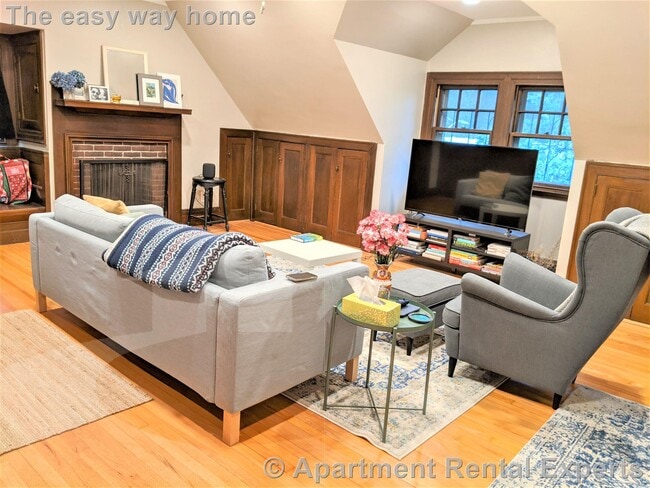 16 Alpine St, Unit #4
