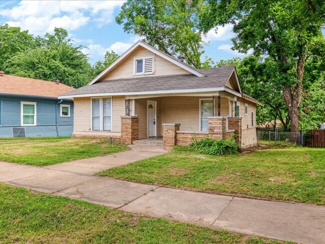 533 E Woodard St in Denison, TX - Building Photo - Building Photo