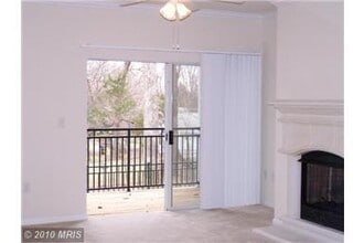 12148 Garden Grove Cir in Fairfax, VA - Building Photo - Building Photo