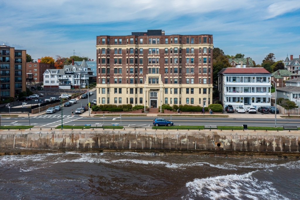 285 Lynn Shore Dr in Lynn, MA - Foto de edificio