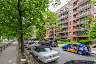 540 Ocean Pky in Brooklyn, NY - Building Photo - Building Photo