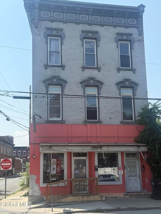 3301 6th Ave in Troy, NY - Building Photo
