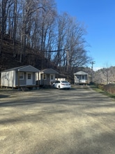 9824 Hwy 421 S in Trade, TN - Foto de edificio - Building Photo