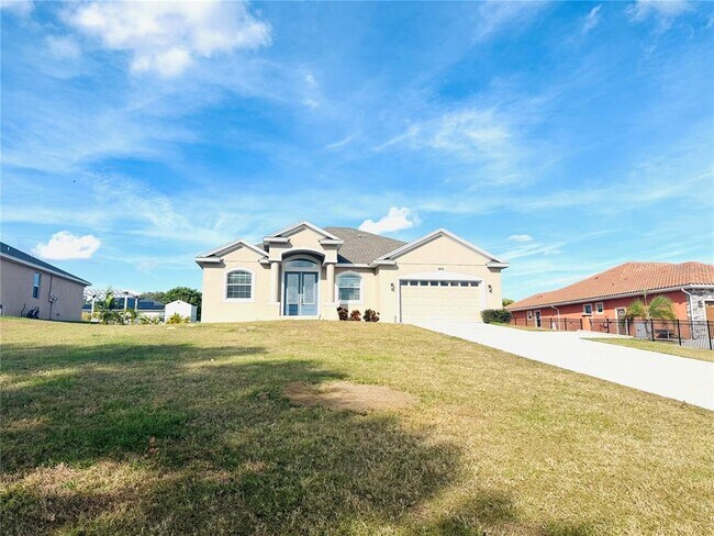 809 Lake Marie Blvd in Dundee, FL - Building Photo - Building Photo