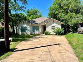 701 Frame St in Denton, TX - Building Photo