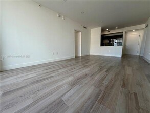 550 Okeechobee Blvd, Unit 1606 in West Palm Beach, FL - Foto de edificio - Building Photo