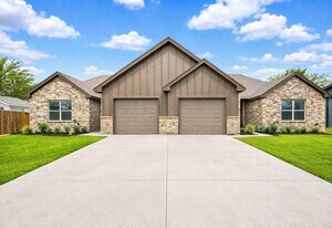 228 St Charles Dr in Springtown, TX - Building Photo