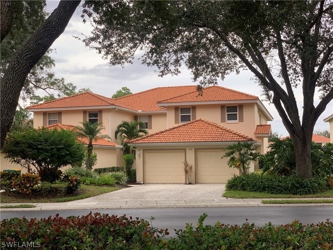 230 Robin Hood Cir in Naples, FL - Building Photo - Building Photo