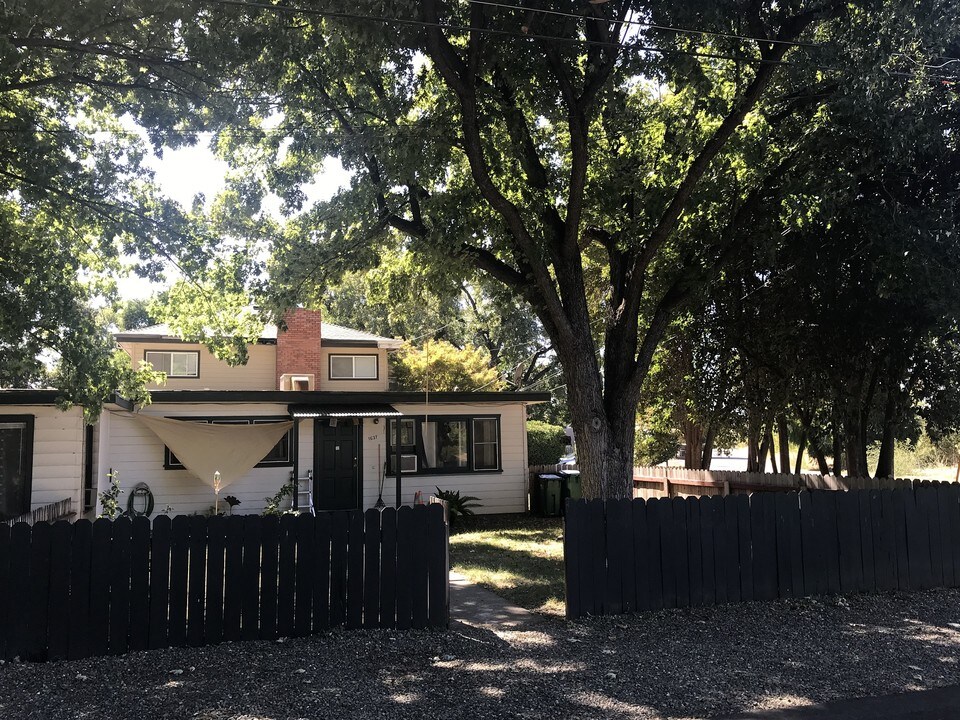 1637 Downing Ave-Unit -1 in Chico, CA - Building Photo