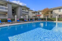 Carmel Apartments in Palmdale, CA - Foto de edificio - Building Photo