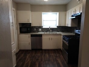2830 7th Ave N in Texas City, TX - Building Photo - Building Photo