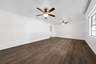 733 W 5th St in McGregor, TX - Building Photo - Building Photo