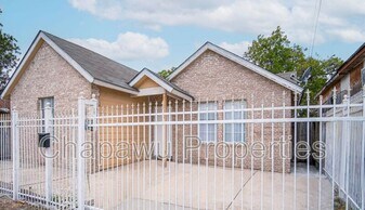 717 N Colorado St in San Antonio, TX - Building Photo