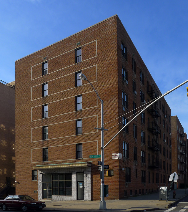 490-498 New York Ave in Brooklyn, NY - Building Photo