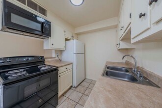 1711 Coronado Ave in Long Beach, CA - Building Photo - Building Photo