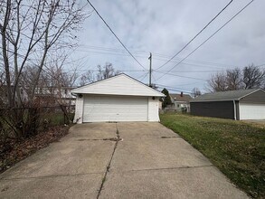 12211 Woodward Blvd in Garfield Heights, OH - Building Photo - Building Photo