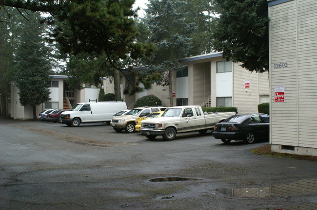 Park Place Apartments in Lakewood, WA - Building Photo - Building Photo