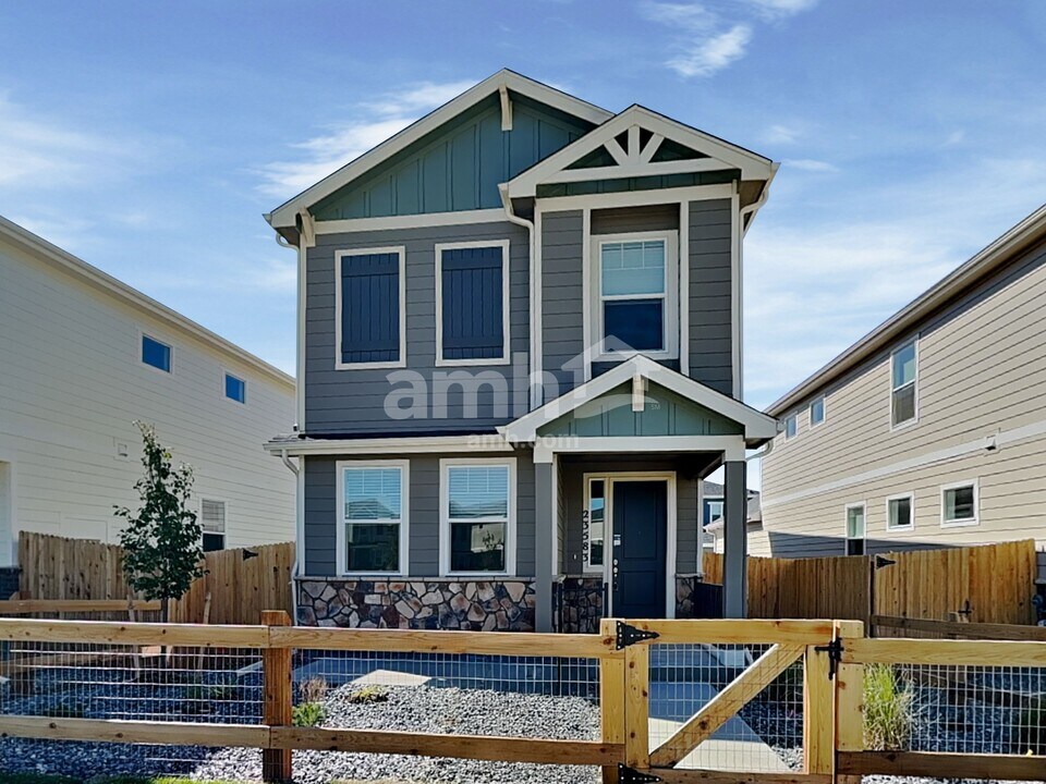 23583 E 3rd Pl in Aurora, CO - Foto de edificio