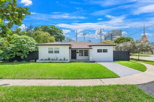 3262 Pierce St in Hollywood, FL - Building Photo