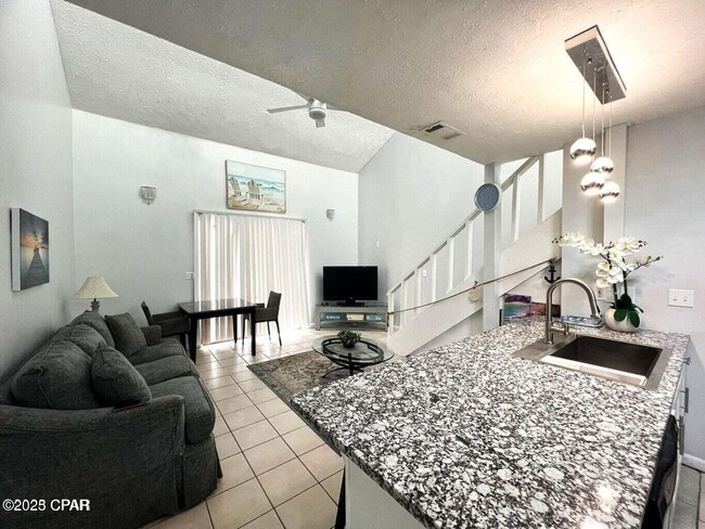 4113 Holiday Dr-Unit -202 in Panama City, FL - Building Photo - Building Photo