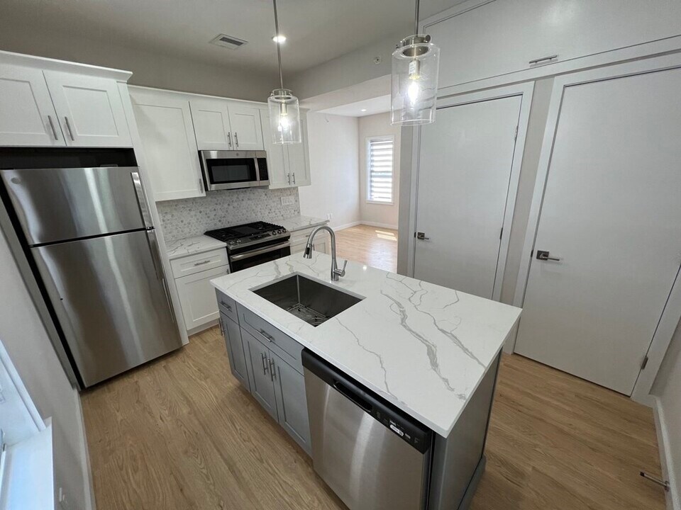 7 Transit St in Boston, MA - Building Photo