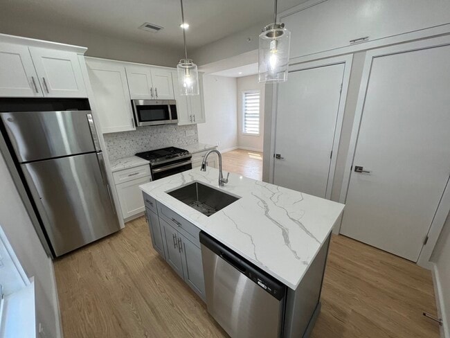 property at 7 Transit St