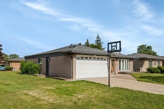 37400 Hacker Dr in Sterling Heights, MI - Building Photo - Building Photo