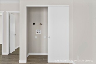 940 E Anahurst Pl in Santa Ana, CA - Building Photo - Building Photo
