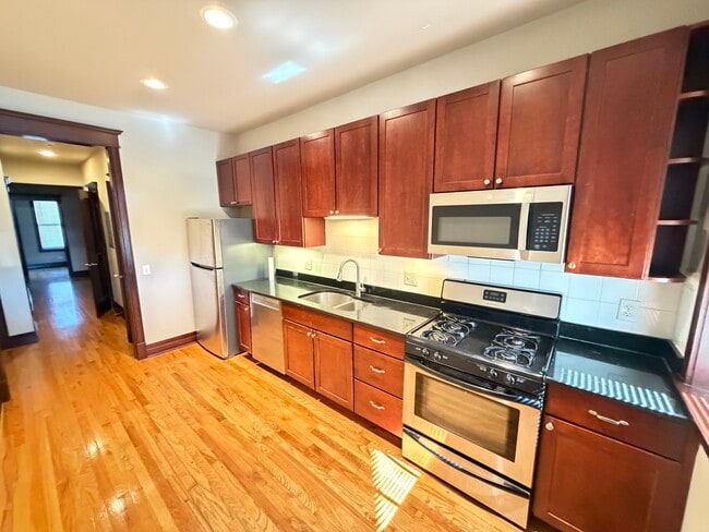 2113 W North Ave in Chicago, IL - Building Photo - Building Photo