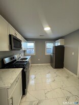 427 Blatchley Ave, Unit 1 in New Haven, CT - Building Photo