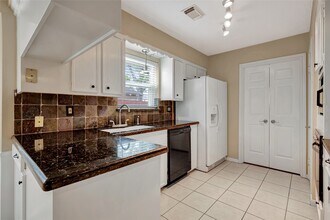 1710 San Sebastian Ln in Houston, TX - Foto de edificio - Building Photo