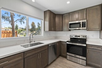 6154 Stanley Dr in La Mesa, CA - Building Photo - Building Photo