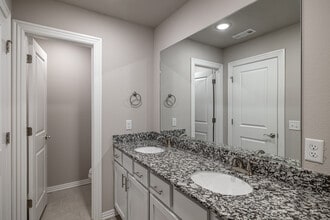 Buckeye Crossing Townhomes in Bentonville, AR - Foto de edificio - Interior Photo