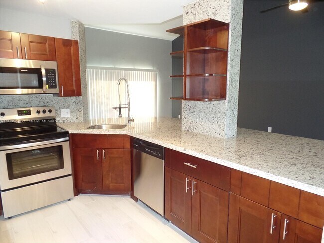 3417 NW 44th St in Lauderdale Lakes, FL - Building Photo - Building Photo