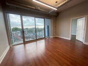 2000 N Milwaukee Ave in Chicago, IL - Building Photo - Building Photo