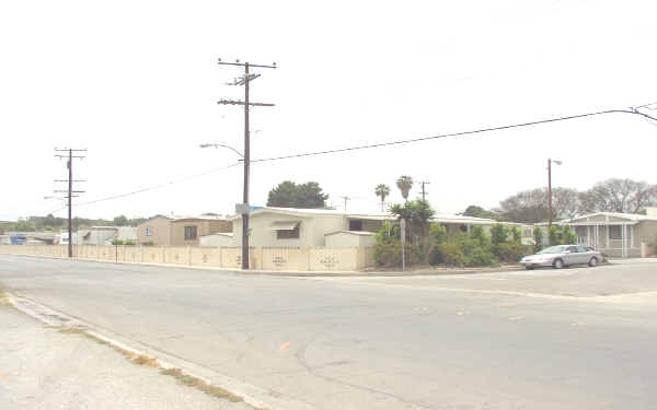 Lynwood Mobile Homes in Lynwood, CA - Building Photo