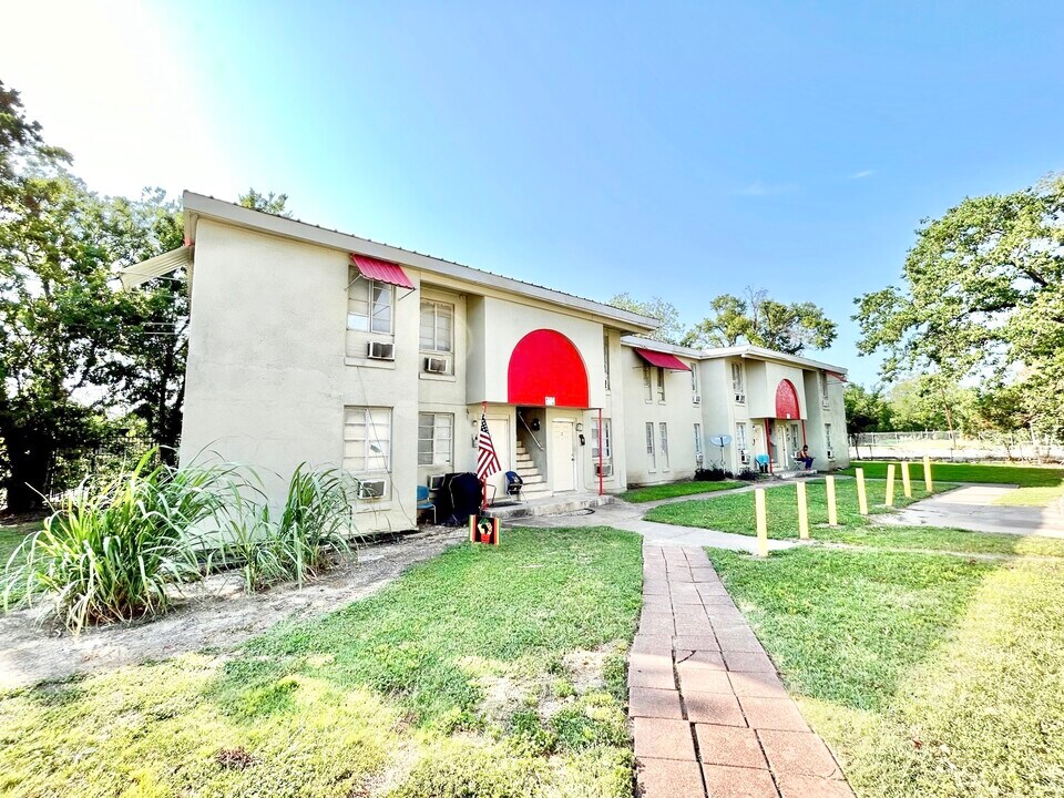 2717 Hadley St in Houston, TX - Building Photo