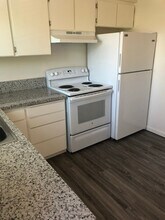 620 Queen Ave SE in Albany, OR - Foto de edificio - Building Photo