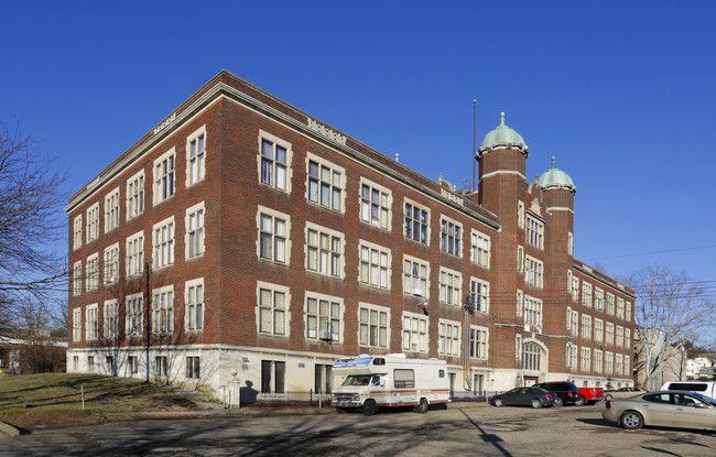 Kennington Arms in New Kensington, PA - Foto de edificio - Building Photo