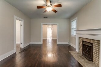 317 W Main St in Italy, TX - Building Photo - Building Photo
