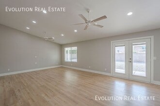 6443 E Sandra Terrace in Scottsdale, AZ - Building Photo - Building Photo