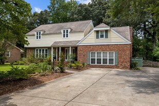 327 Plantation Dr in New Bern, NC - Building Photo