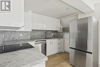 250 Hallam St in Toronto, ON - Building Photo - Building Photo