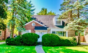 1231 Washtenaw Rd, Unit 1 in Ypsilanti, MI - Foto de edificio - Building Photo