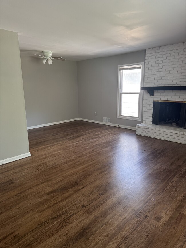 7108 W 67th St in Mission, KS - Foto de edificio - Building Photo