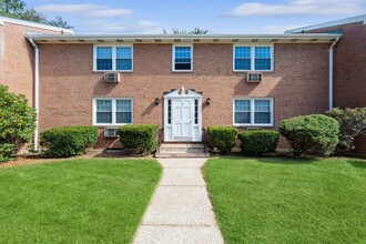 Manchester Green in Manchester, CT - Building Photo - Building Photo