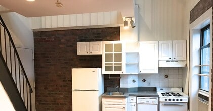 234 Mott St, Unit 20 in New York, NY - Building Photo - Building Photo
