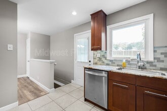 438 Bush Dr in Ballwin, MO - Building Photo - Building Photo