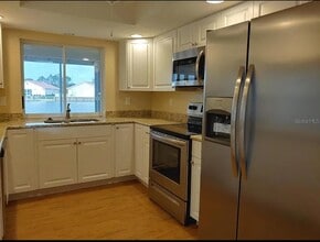 11826 SW Dallas Dr S in Lake Suzy, FL - Building Photo - Building Photo