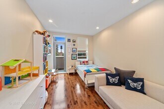 23 N Racine Ave, Unit 434 in Chicago, IL - Building Photo - Building Photo